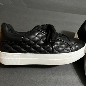 Unr8ed women’s sneakers